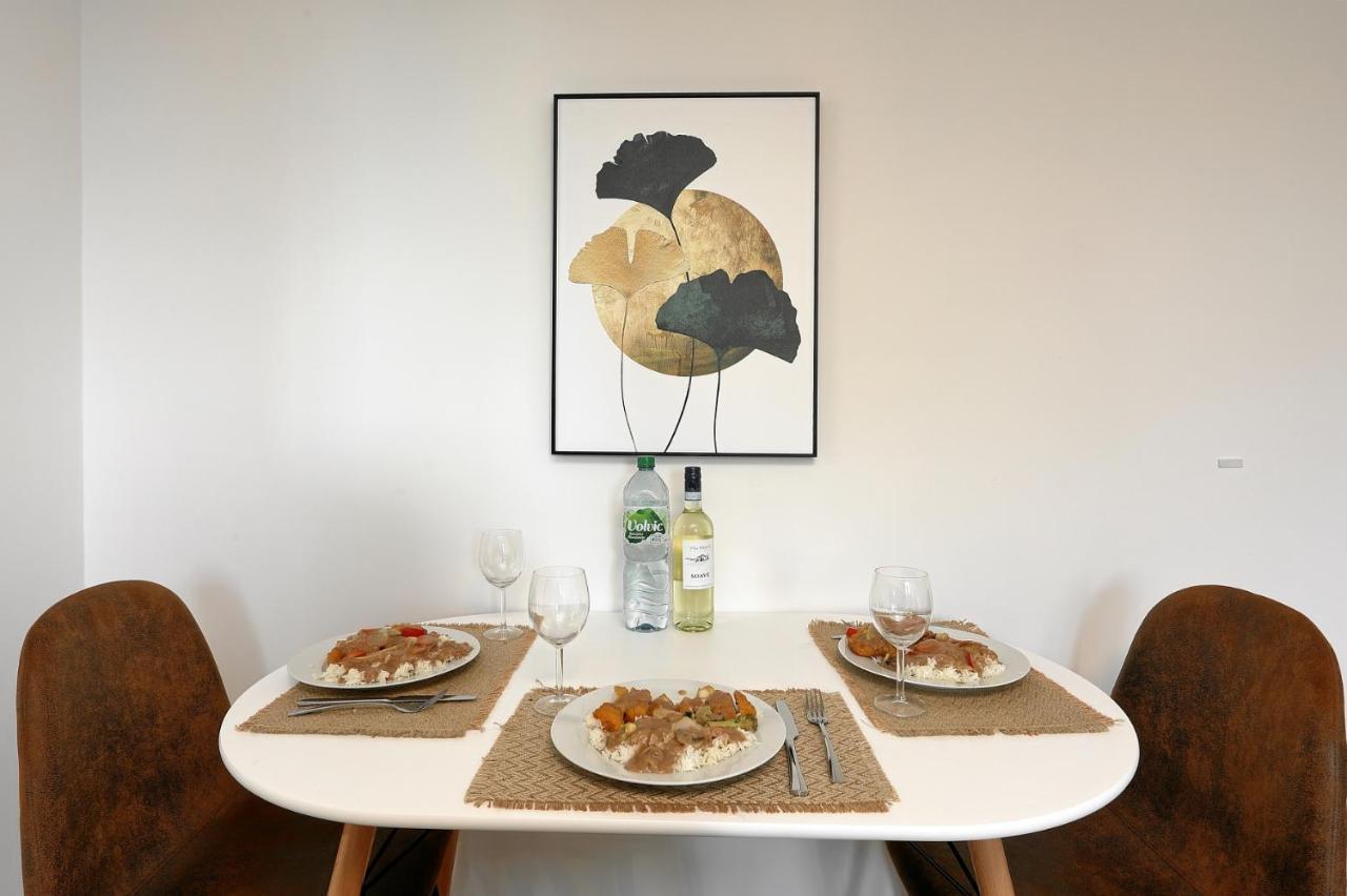 Stay&Dream - 75M² - Two Bedrooms - Kitchen - Netflix Essen Exteriör bild